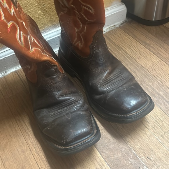 ARIAT Booth size 9.5 - Picture 8 of 14